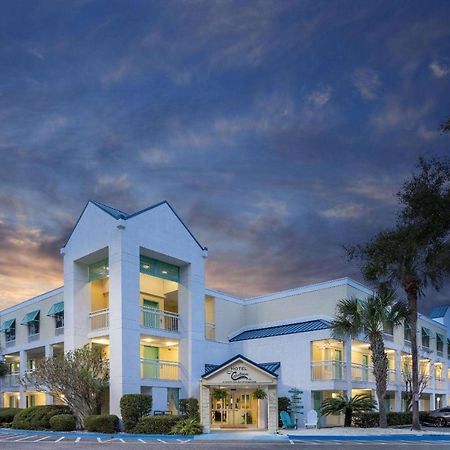 Hotel Carolina A Days Inn By Wyndham Hilton Head Island Bagian luar foto