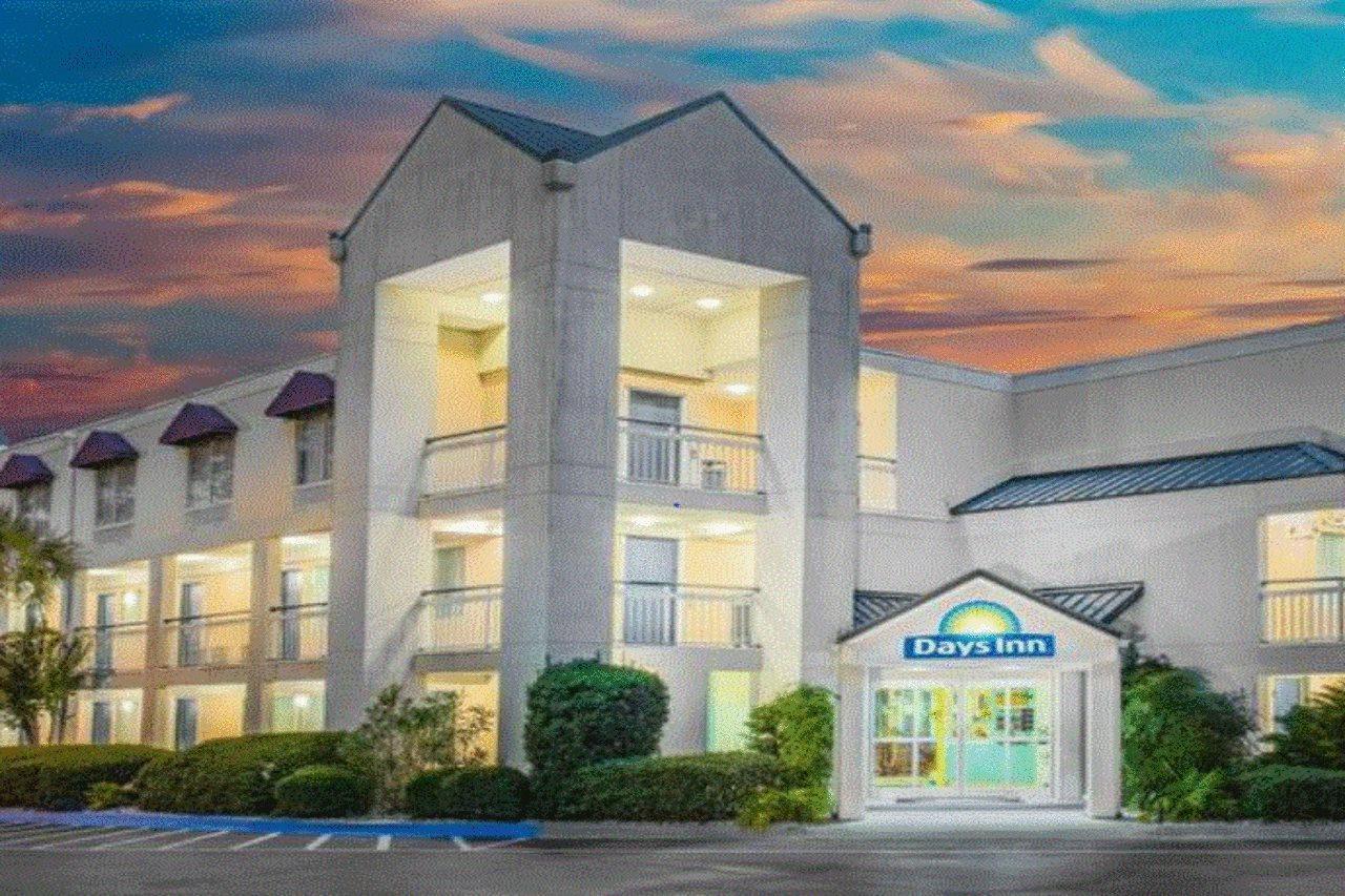 Hotel Carolina A Days Inn By Wyndham Hilton Head Island Bagian luar foto