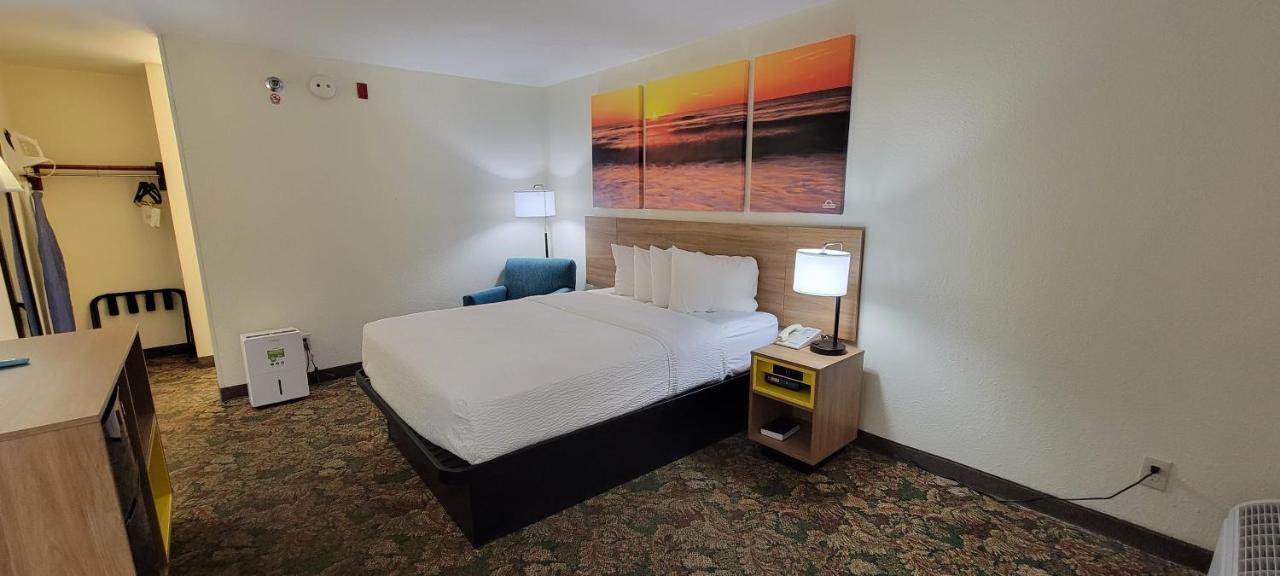 Hotel Carolina A Days Inn By Wyndham Hilton Head Island Bagian luar foto