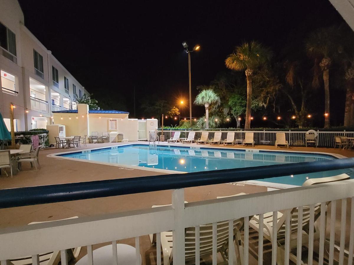 Hotel Carolina A Days Inn By Wyndham Hilton Head Island Bagian luar foto