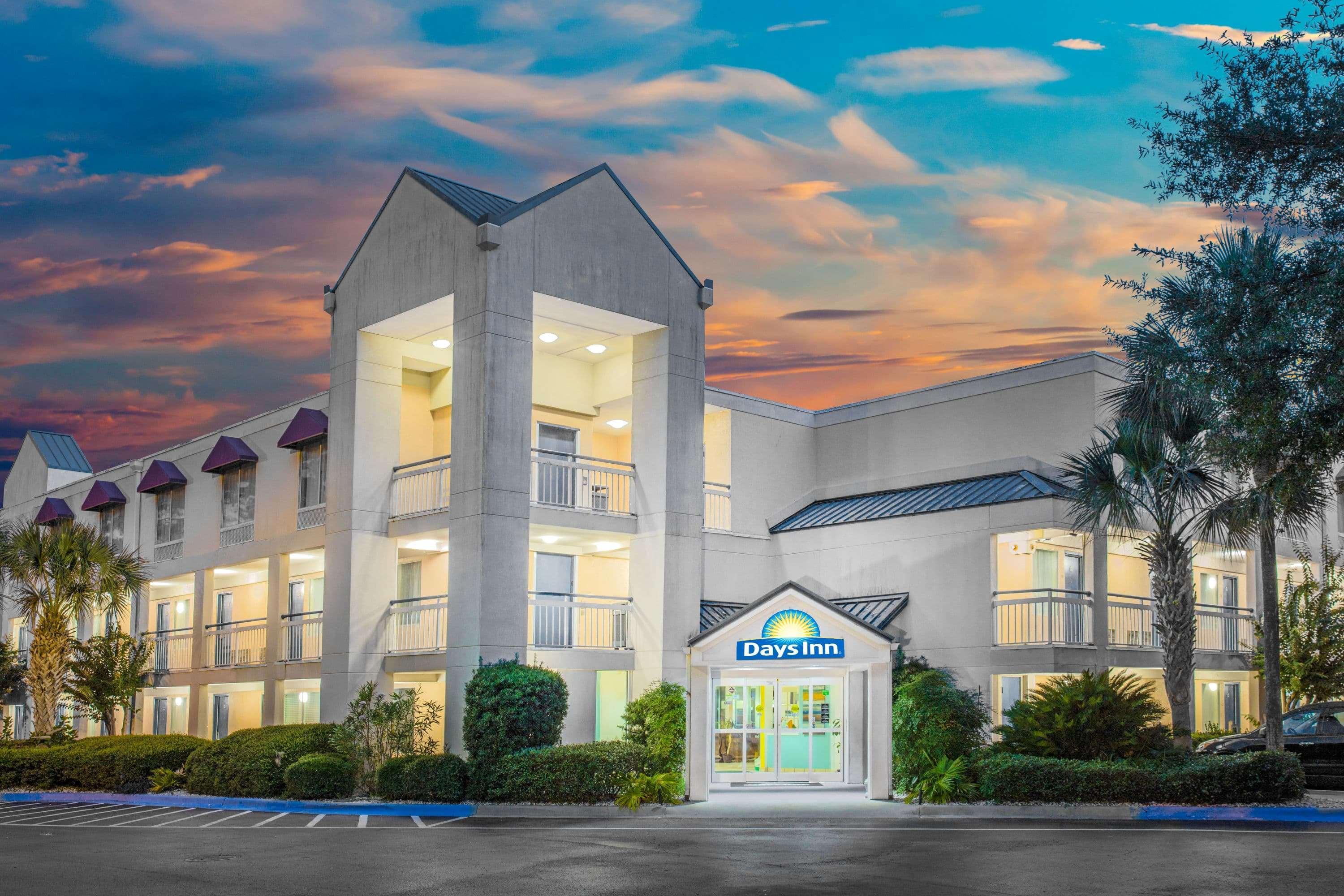 Hotel Carolina A Days Inn By Wyndham Hilton Head Island Bagian luar foto