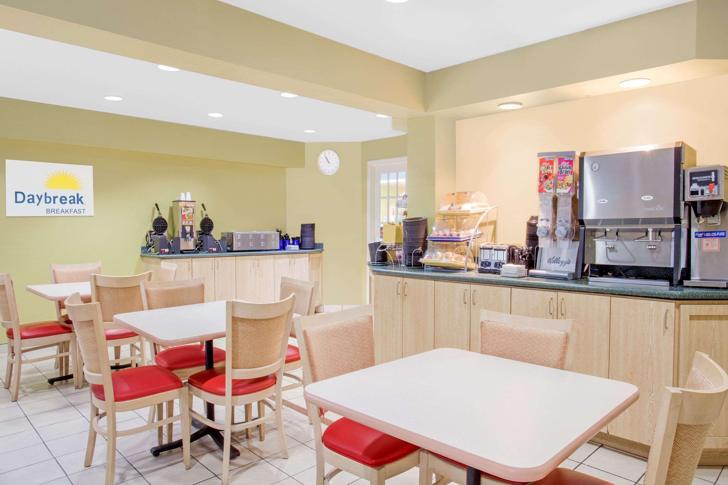 Hotel Carolina A Days Inn By Wyndham Hilton Head Island Bagian luar foto