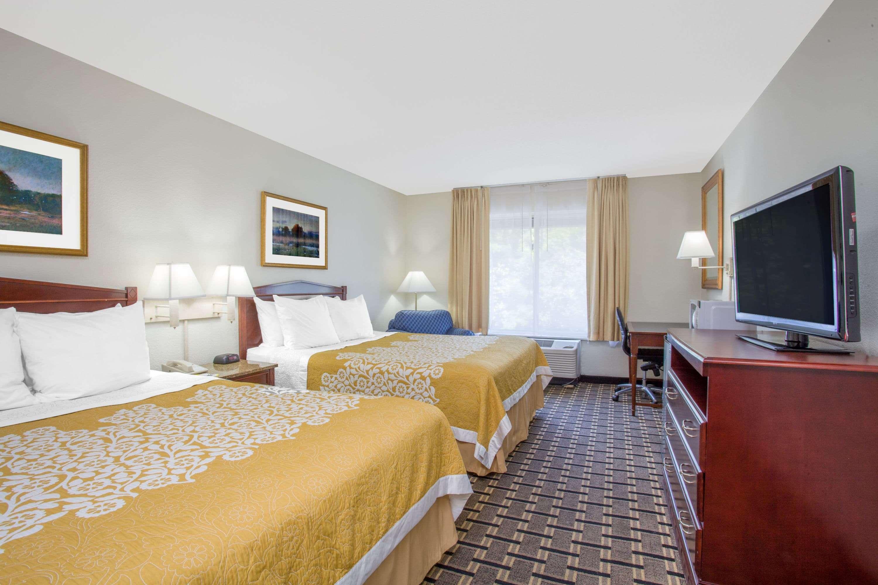 Hotel Carolina A Days Inn By Wyndham Hilton Head Island Bagian luar foto