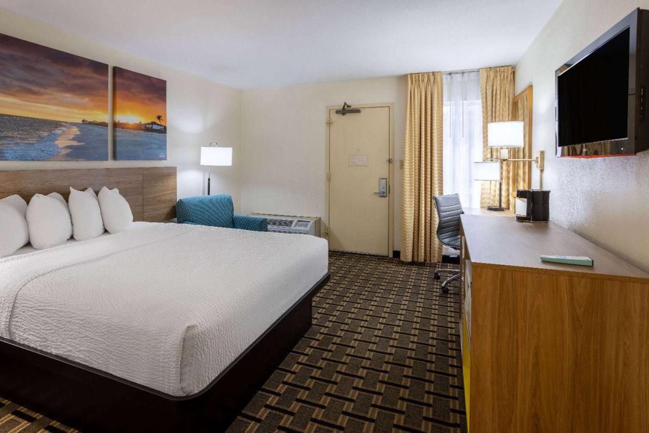 Hotel Carolina A Days Inn By Wyndham Hilton Head Island Bagian luar foto