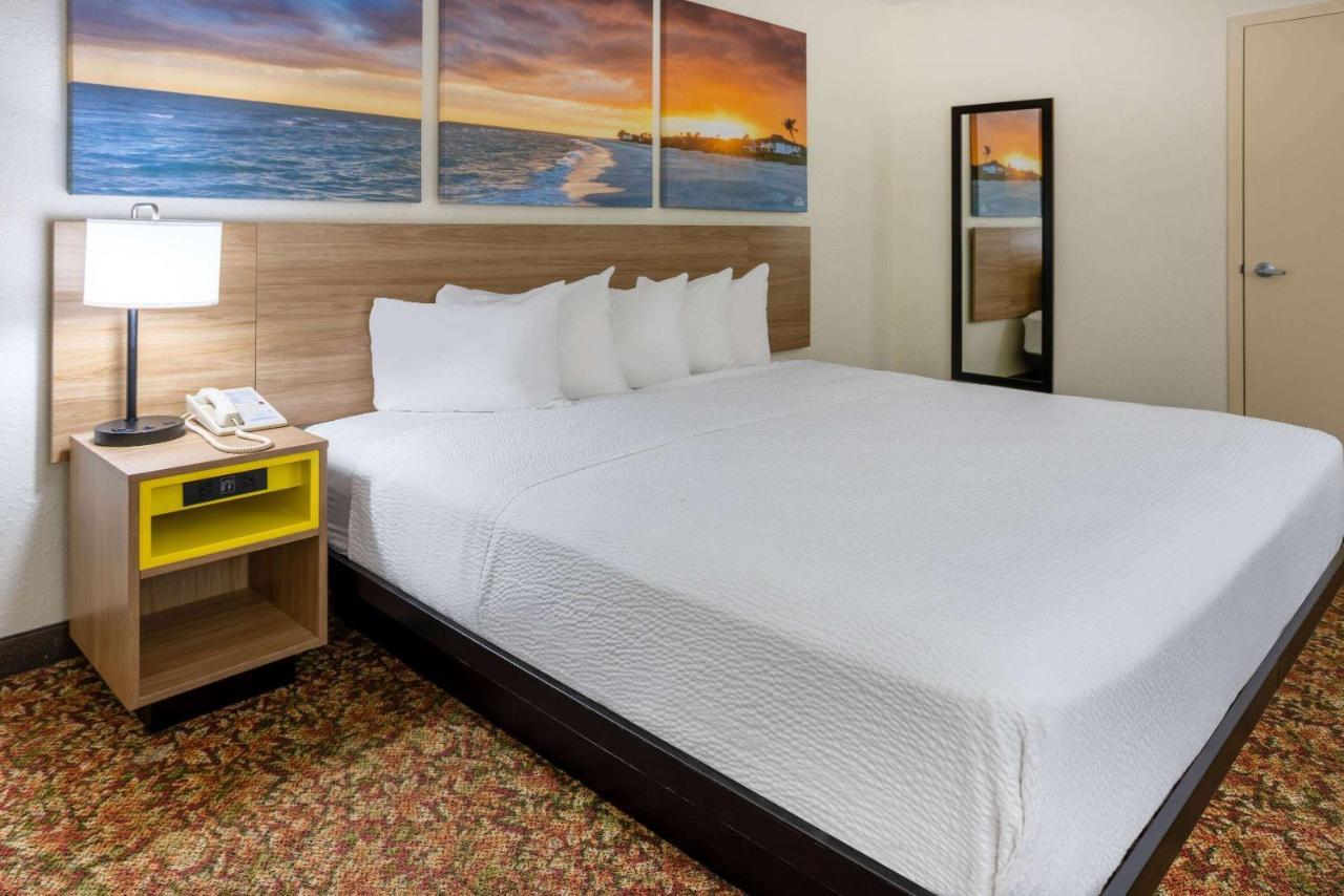 Hotel Carolina A Days Inn By Wyndham Hilton Head Island Bagian luar foto