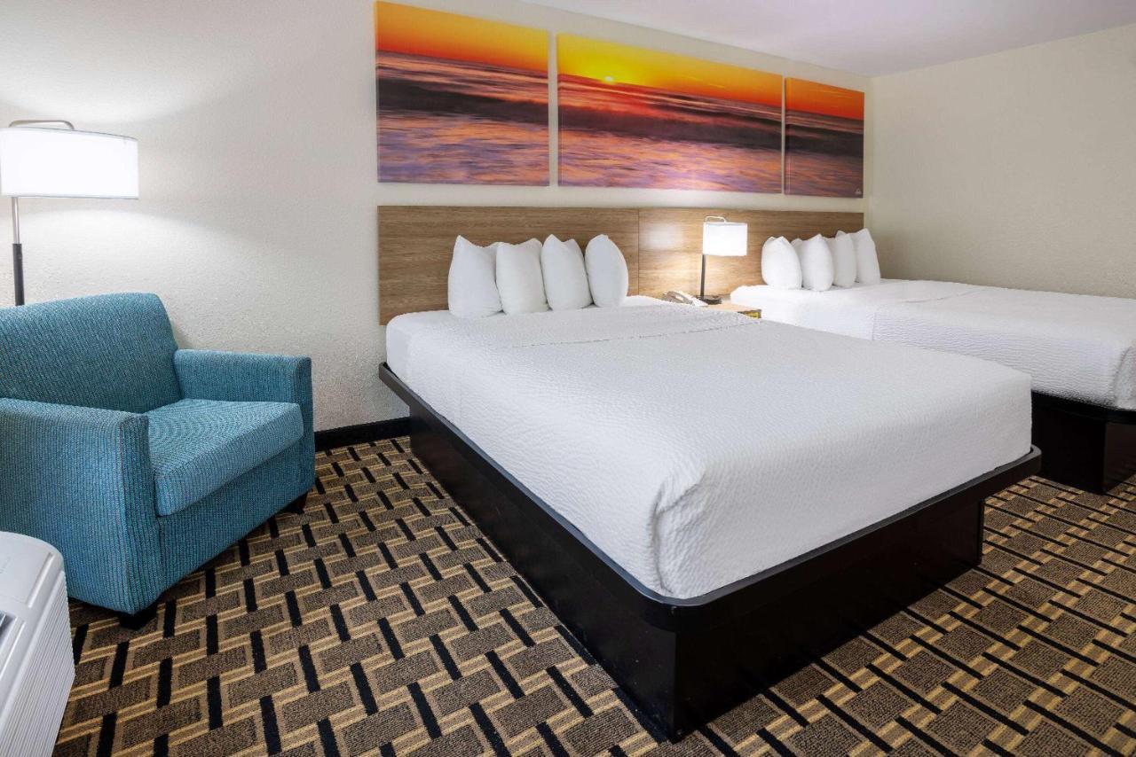 Hotel Carolina A Days Inn By Wyndham Hilton Head Island Bagian luar foto