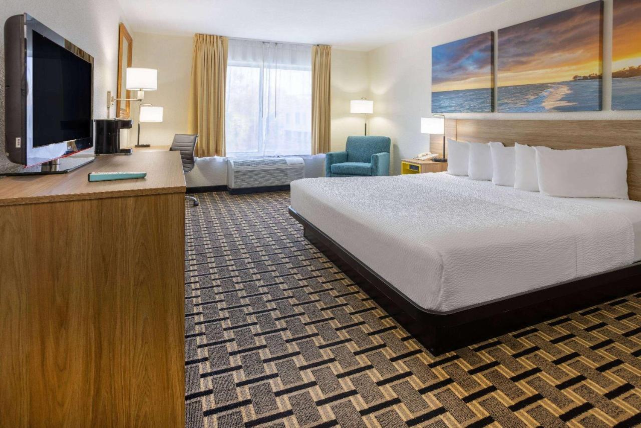 Hotel Carolina A Days Inn By Wyndham Hilton Head Island Bagian luar foto
