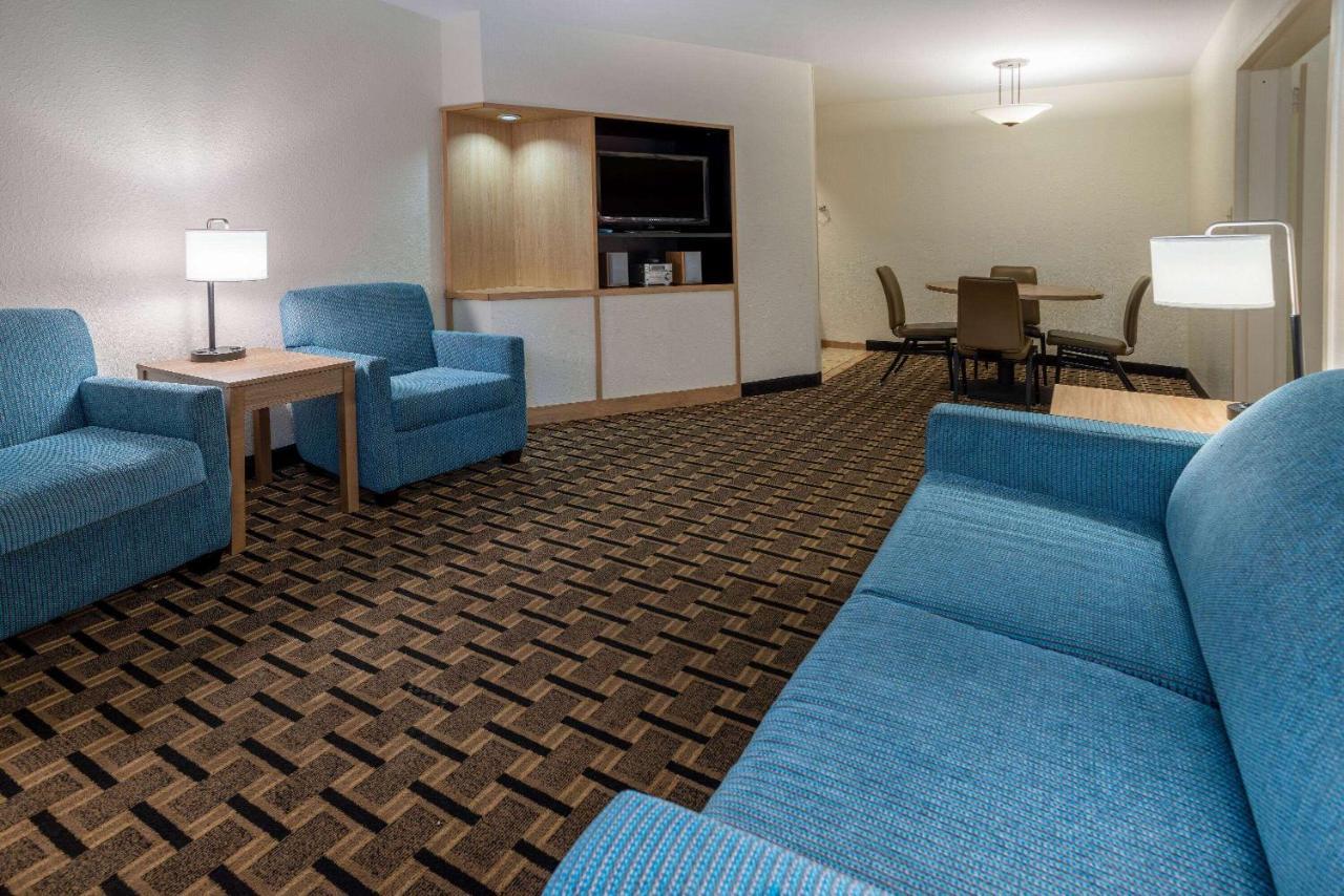 Hotel Carolina A Days Inn By Wyndham Hilton Head Island Bagian luar foto