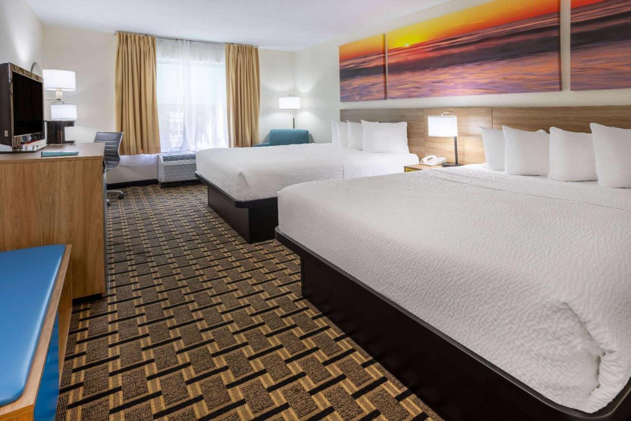 Hotel Carolina A Days Inn By Wyndham Hilton Head Island Bagian luar foto