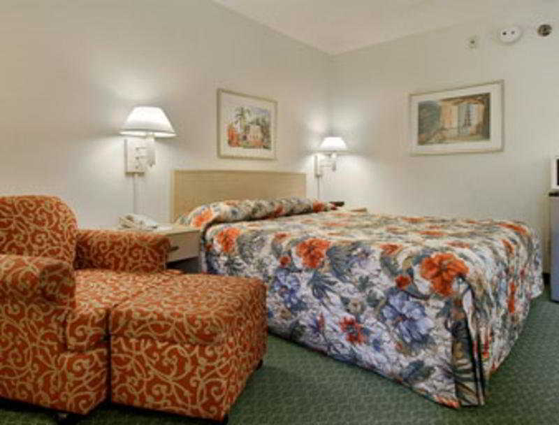 Hotel Carolina A Days Inn By Wyndham Hilton Head Island Bagian luar foto