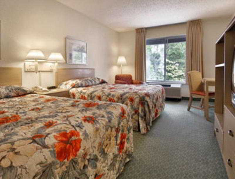 Hotel Carolina A Days Inn By Wyndham Hilton Head Island Bagian luar foto